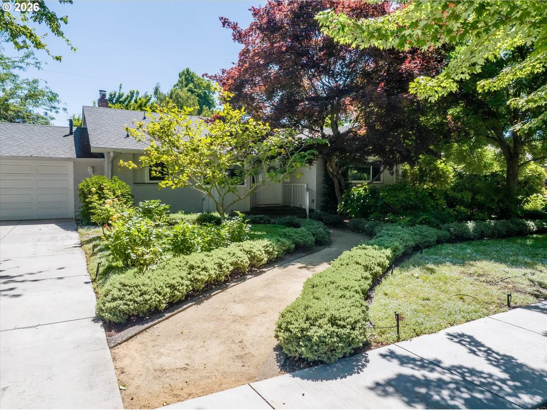 Photo of 243 DARTMOOR DR