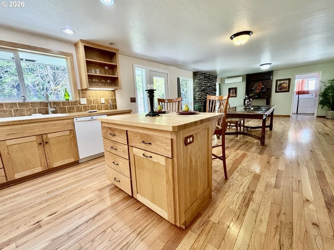 Photo of 55433 MCKENZIE HWY