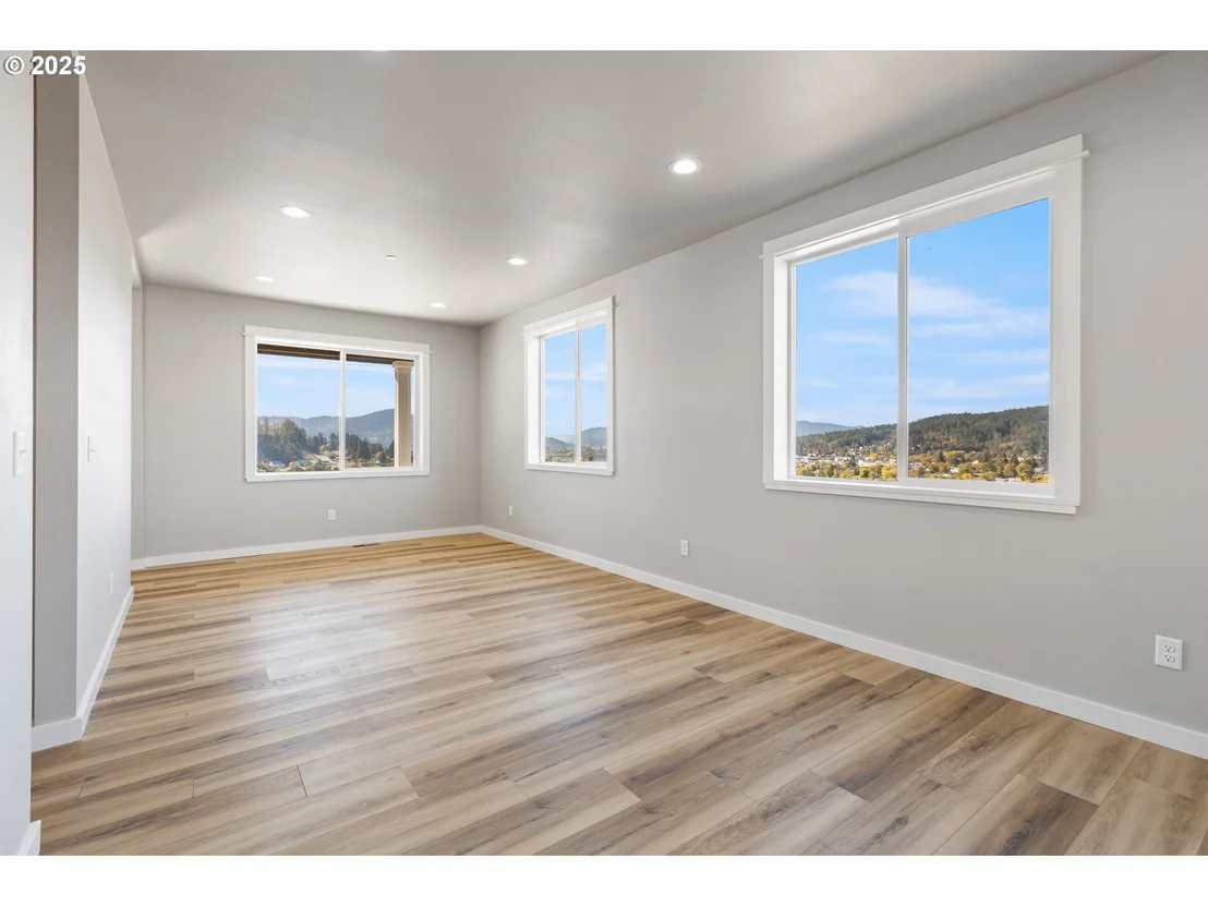 Photo of 664 BROOKS LOOP