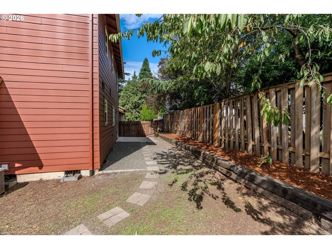 Photo of 2013 NW BELLA VISTA DR