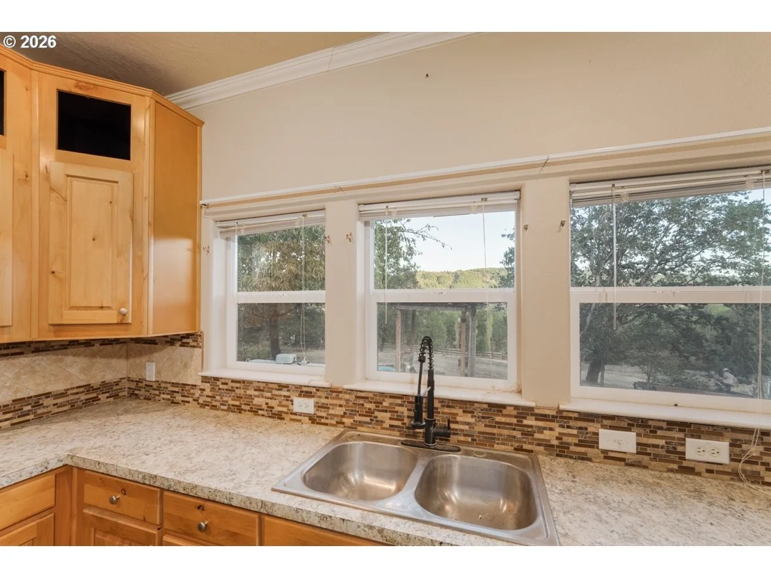 Photo of 1623 LOWER CREST RD