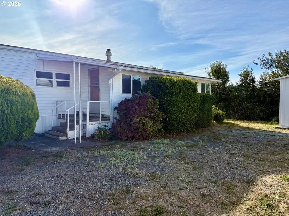 Photo of 15936 BAY VIEW DR
