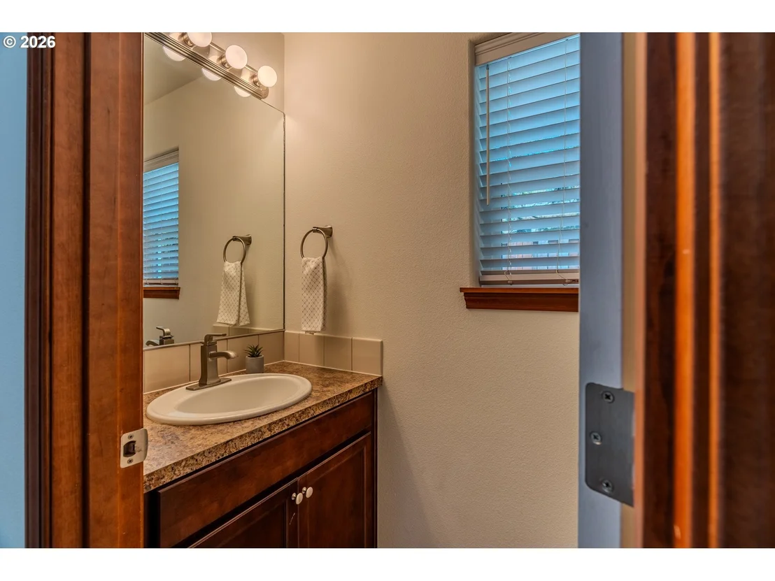 Photo of 2013 NW BELLA VISTA DR