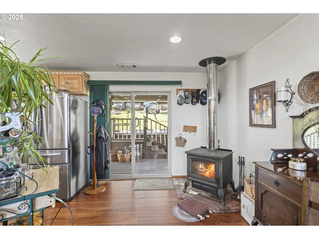Photo of 889 H AVE