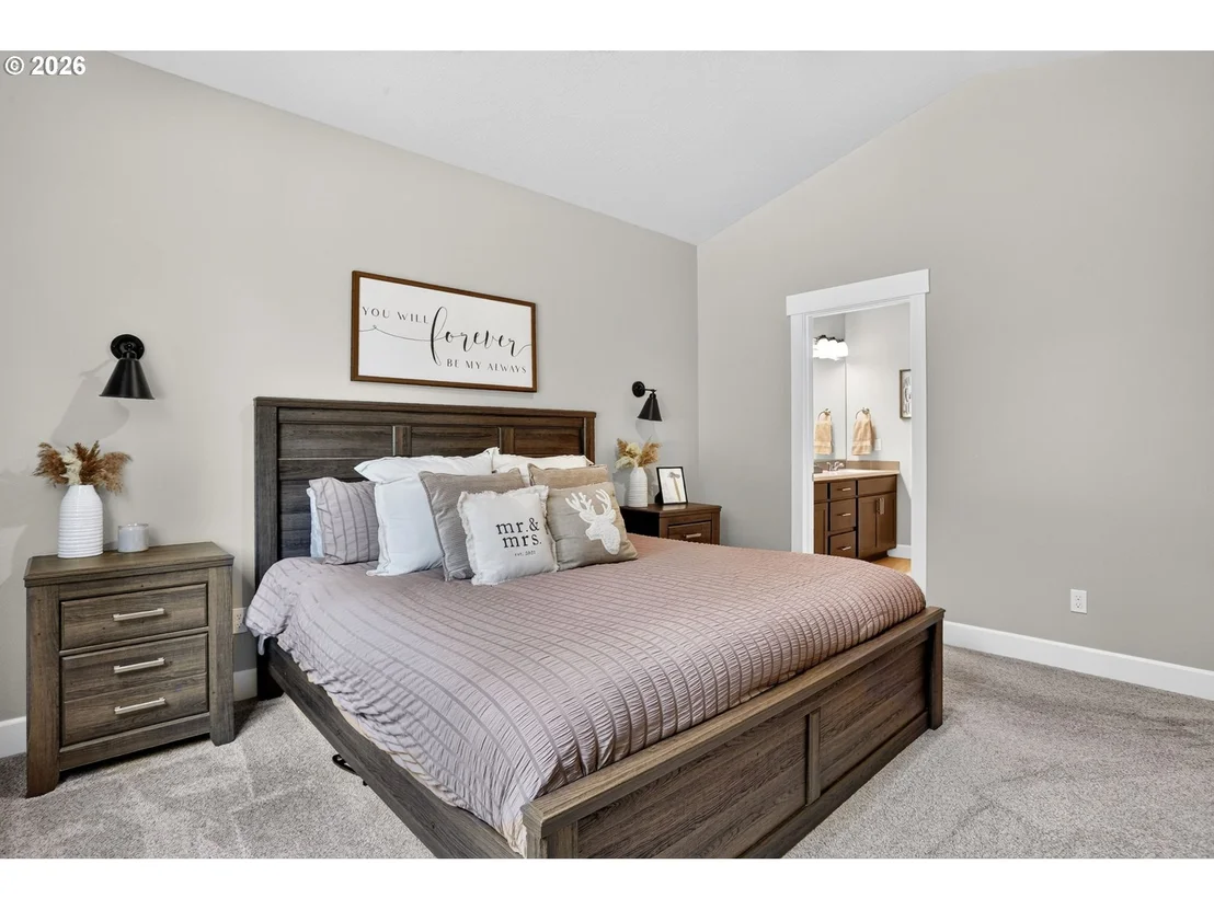 Photo of 1094 NE REGAN HILL LOOP