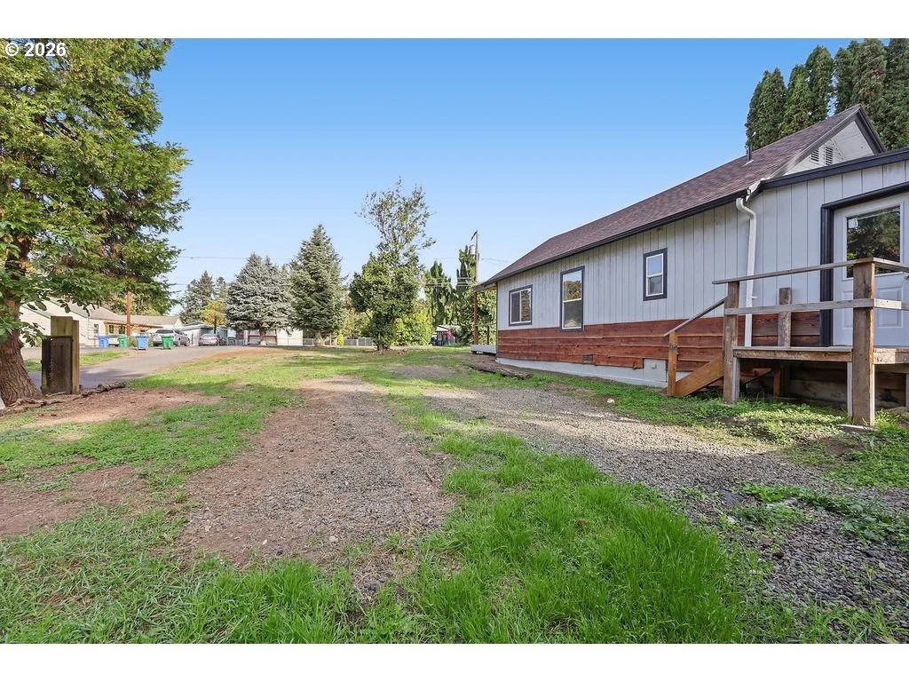 Photo of 140 HANSEN LN