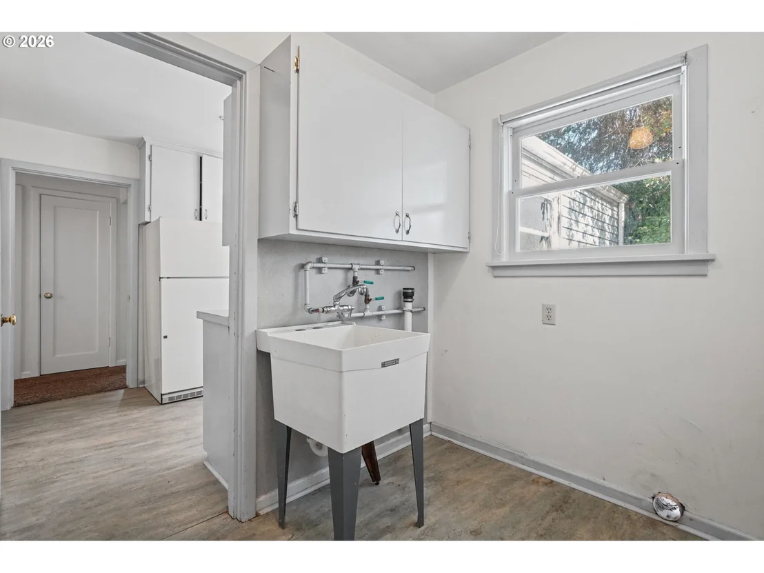 Photo of 890 E 22ND AVE
