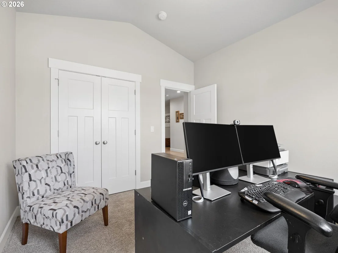 Photo of 1090 NE REGAN HILL LOOP