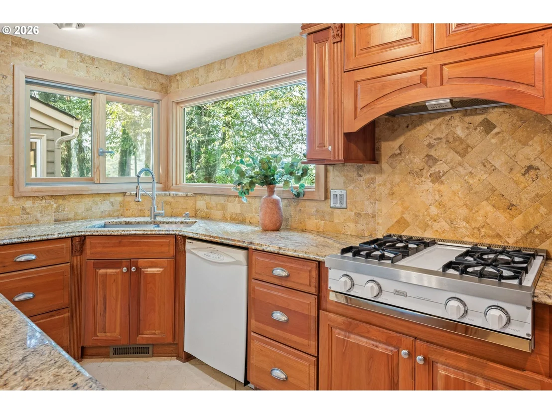Photo of 3965 SPRING BLVD