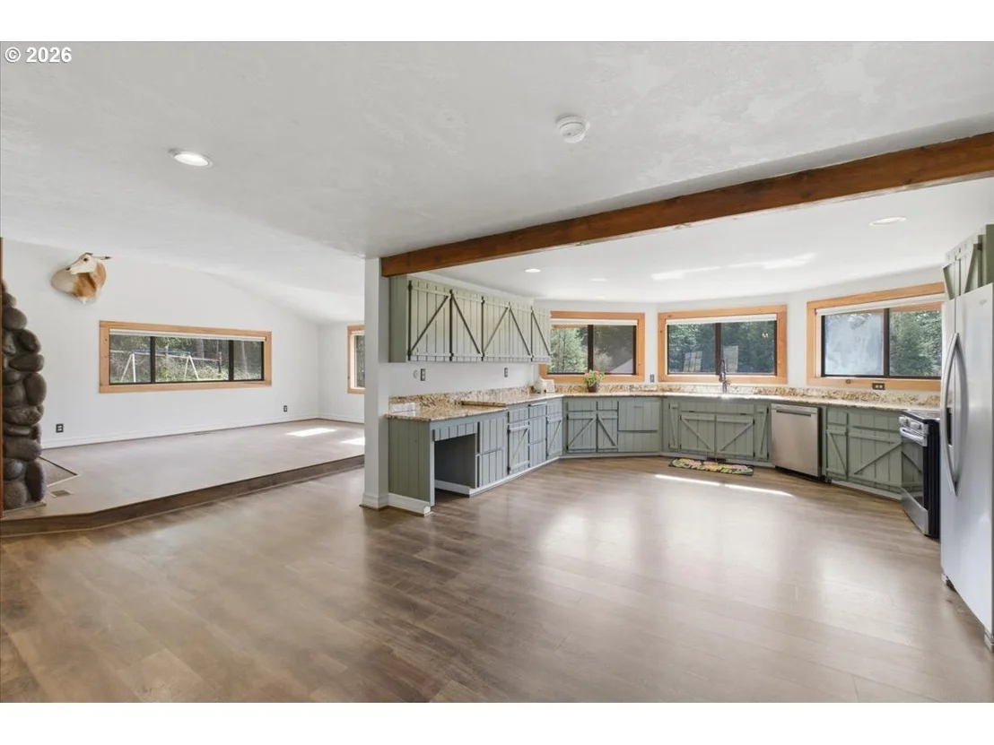 Photo of 40875 PEOPLES DR