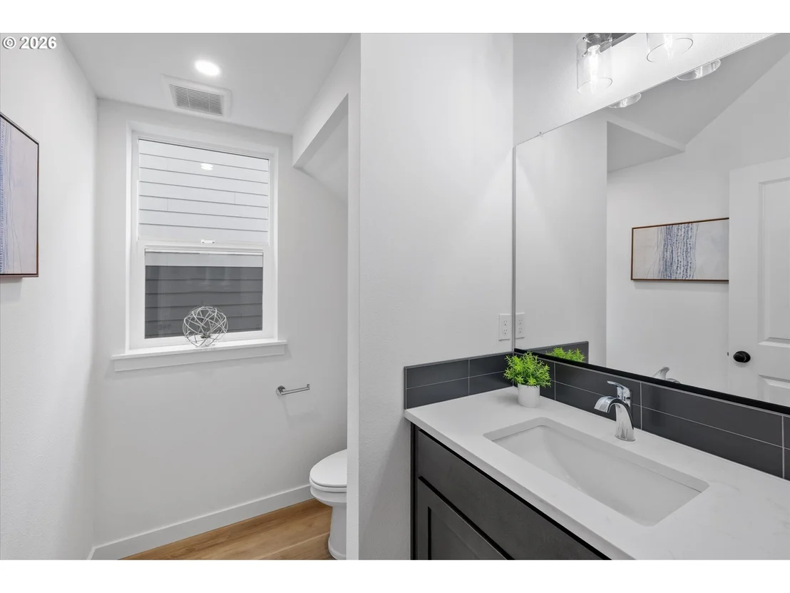 Photo of 284 NW MAWRCREST AVE
