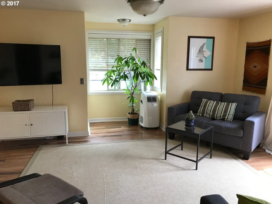 Photo of 1352 MILL ST