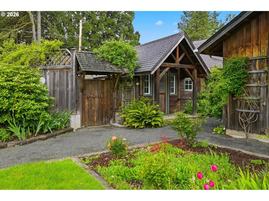 Photo of 394 CHERRY DR