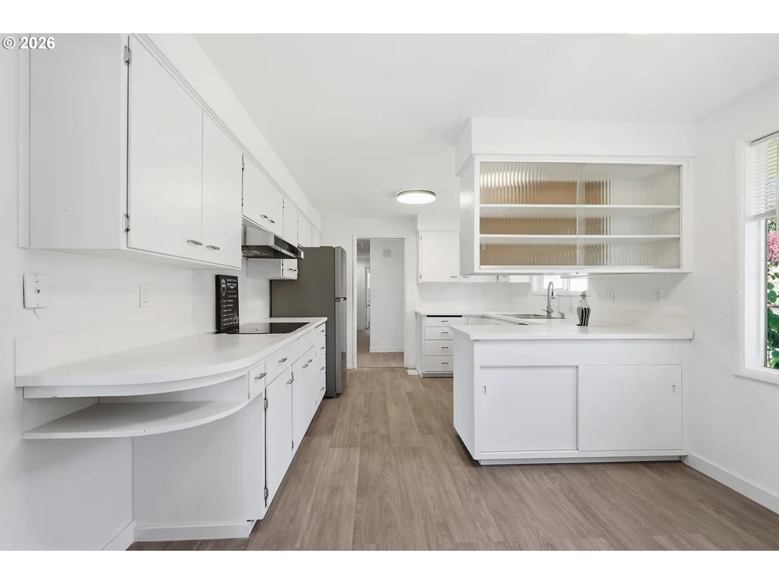 Photo of 682 SUNSET DR