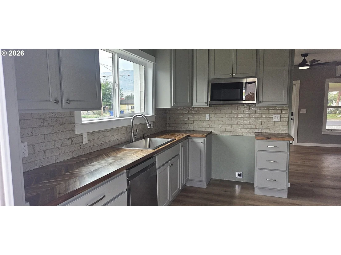 Photo of 867 S 3RD ST