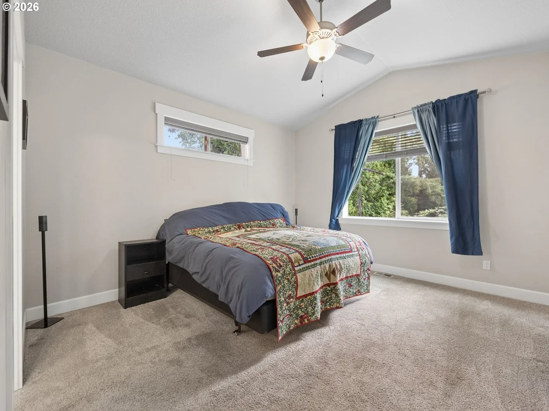 Photo of 1090 NE REGAN HILL LOOP
