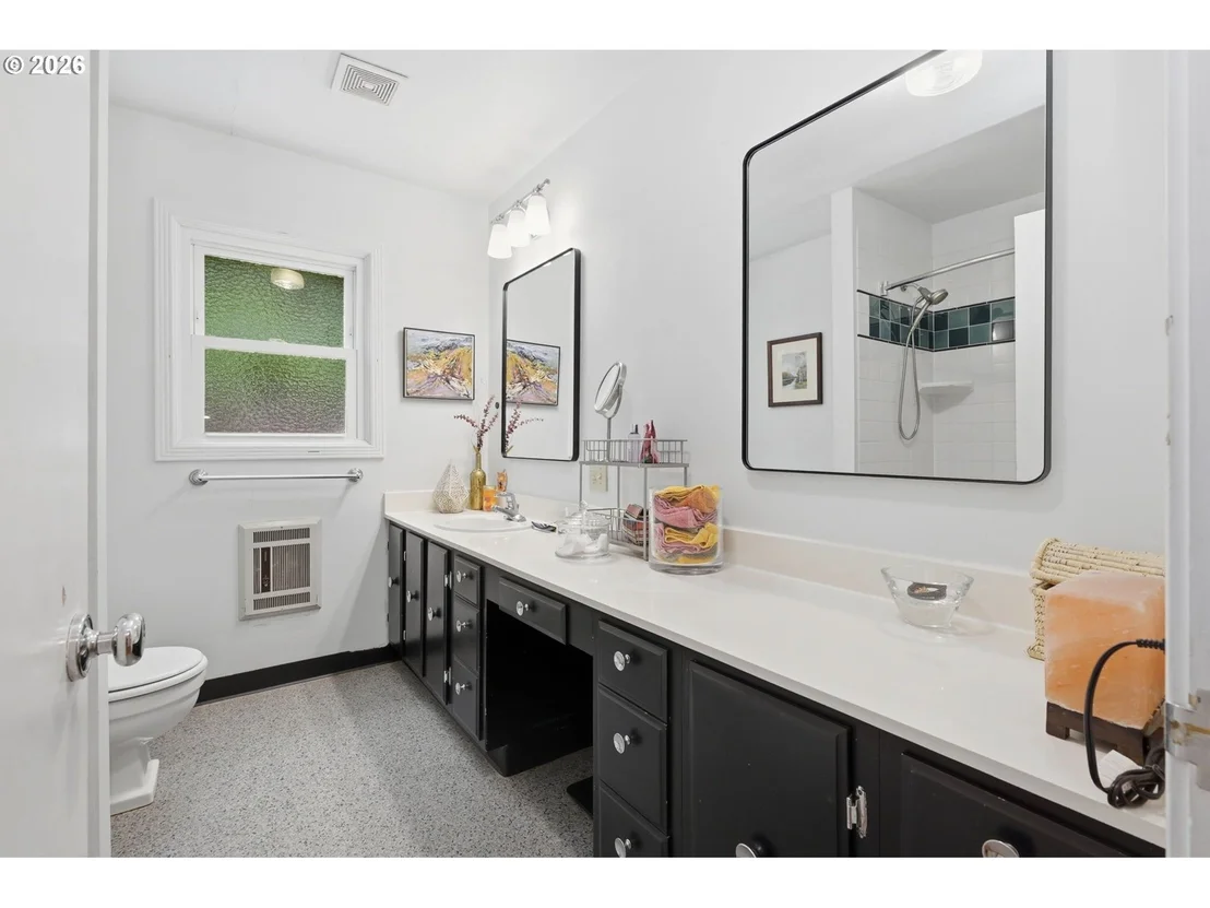 Photo of 28 W 22nd AVE