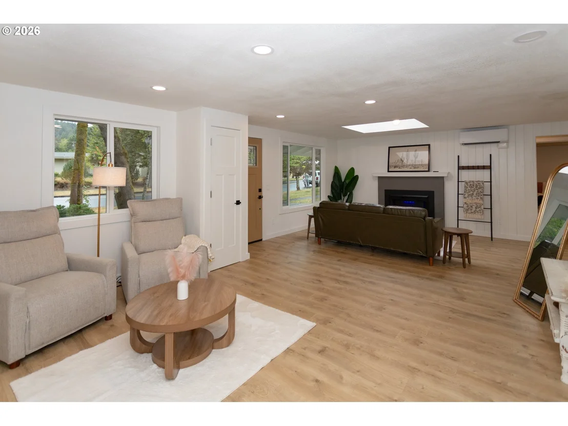 Photo of 395 E 46TH AVE