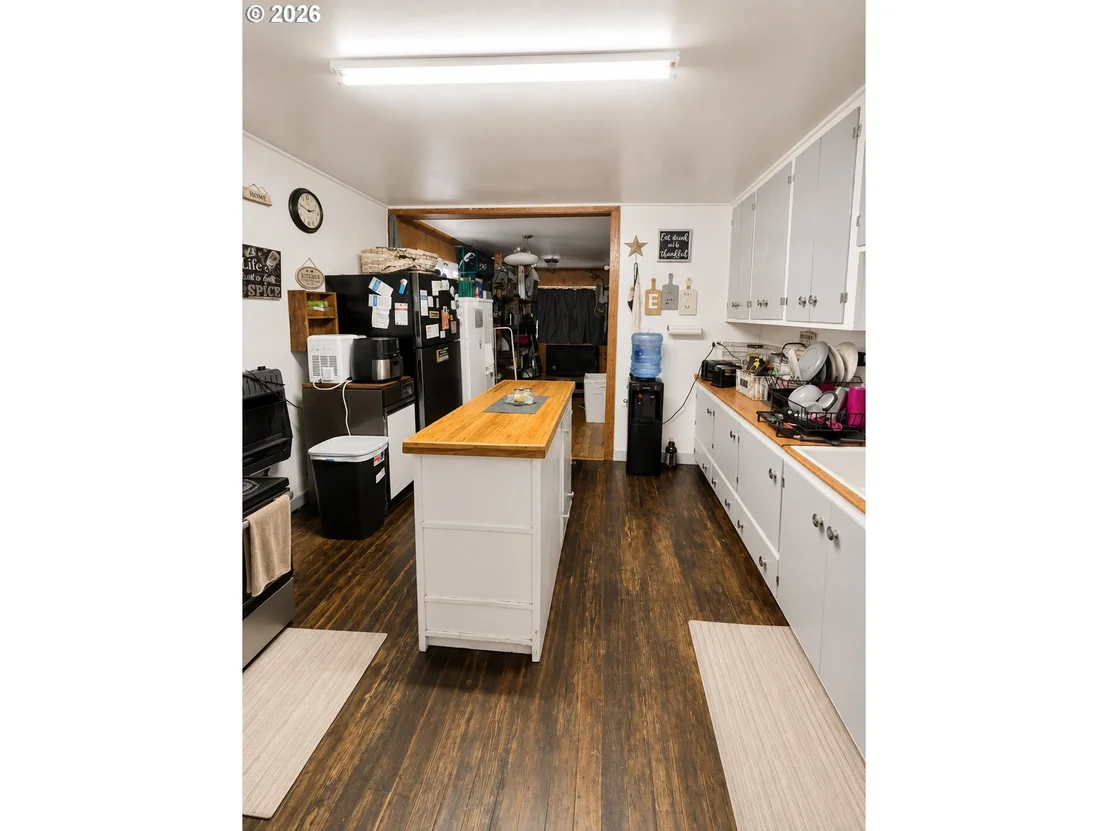 Photo of 605 SE SCHOOL ST