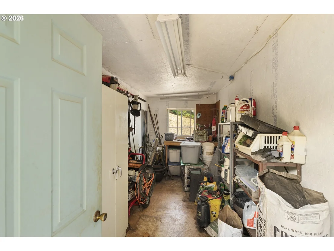 Photo of 192 NW CANYON DR