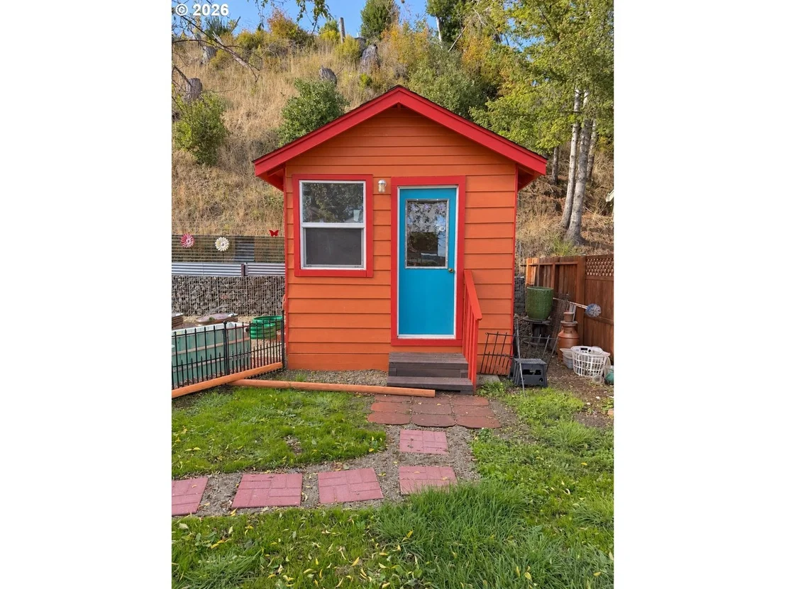 Photo of 450 TIARA ST