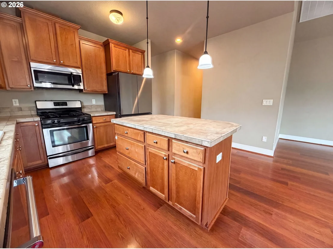 Photo of 39570 WALL ST