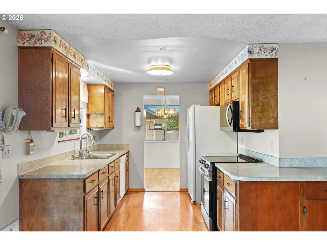 Photo of 475 PINEDALE AVE