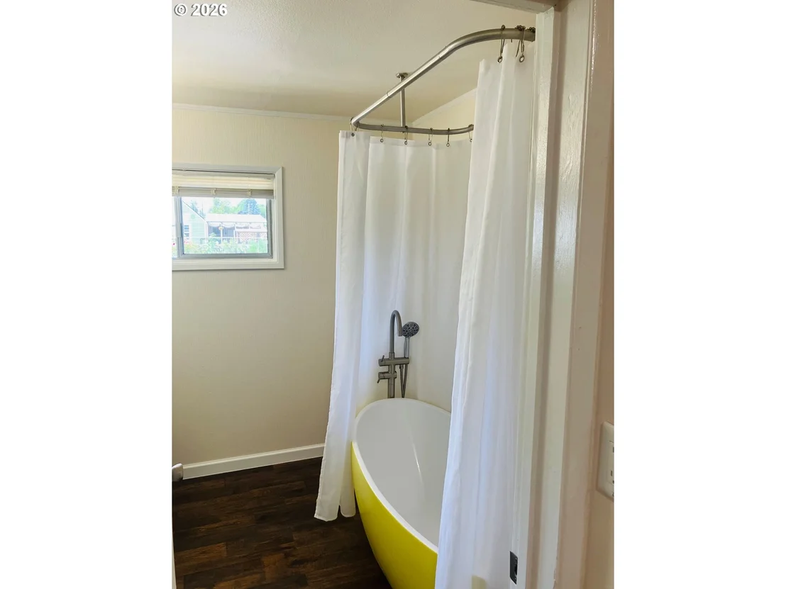 Photo of 152 W C ST