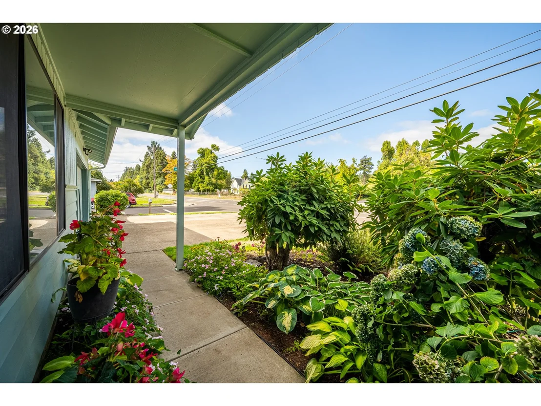Photo of 6111 THURSTON RD