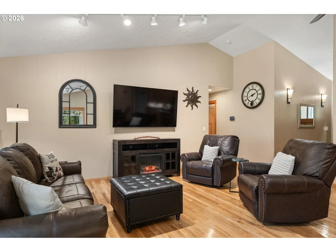 Photo of 26385 SHADY OAK DR