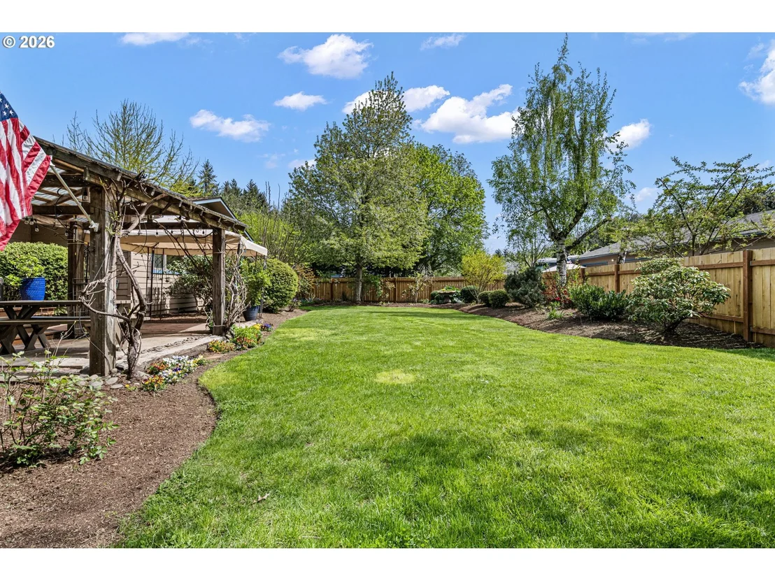 Photo of 84 GREEN LN