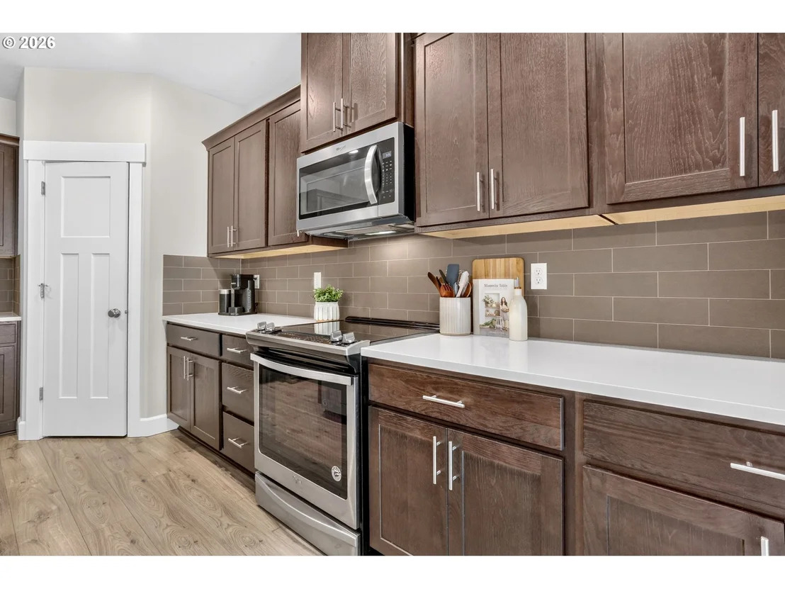 Photo of 1094 NE REGAN HILL LOOP