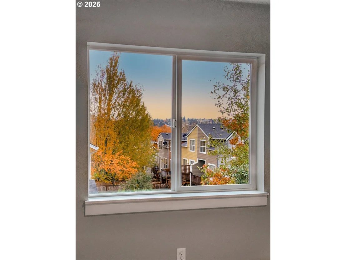Photo of 185 NW Mawrcrest AVE