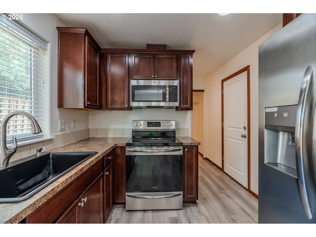 Photo of 2013 NW BELLA VISTA DR