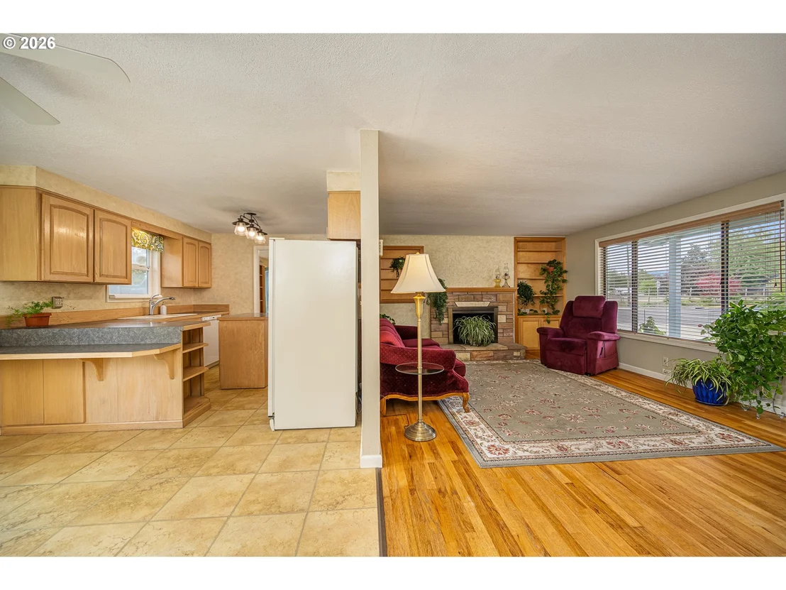 Photo of 6111 THURSTON RD