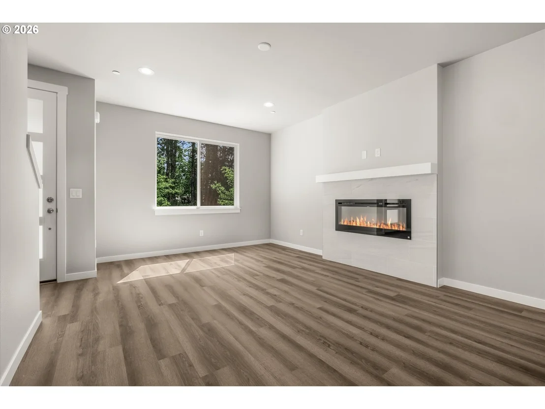 Photo of 177 NW MAWRCREST AVE
