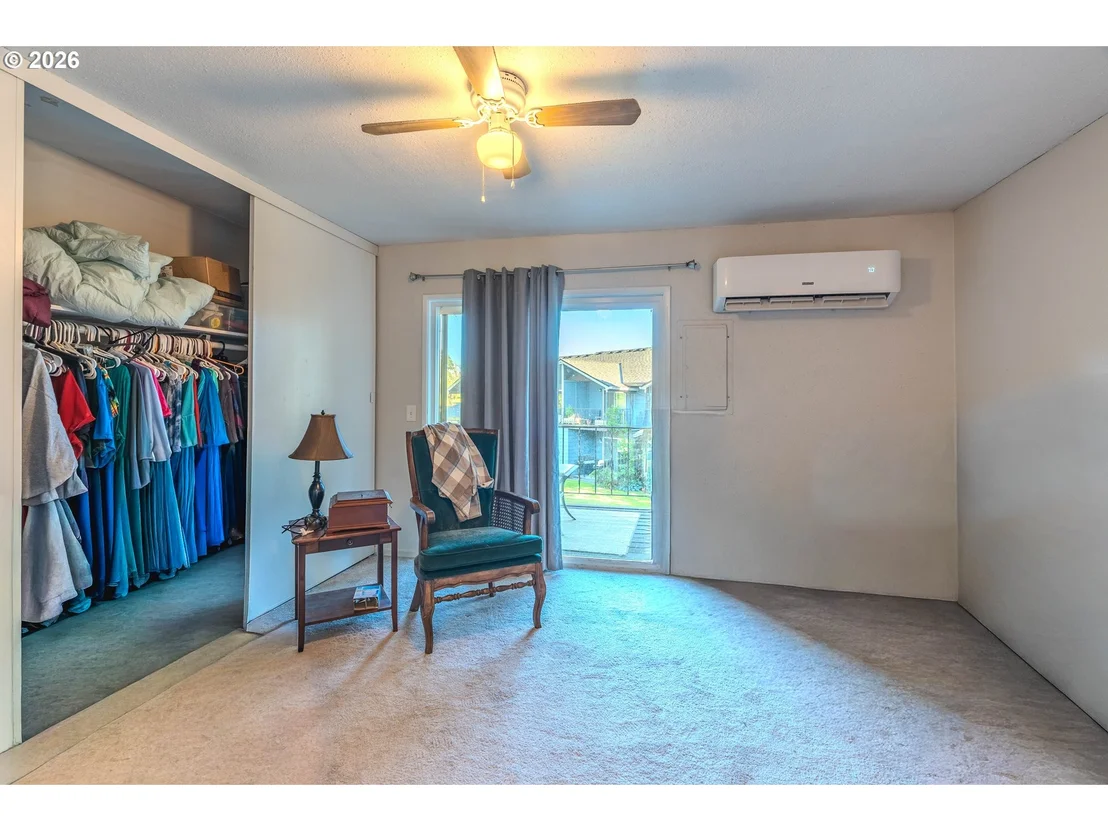 Photo of 1802 NE HOGAN DR