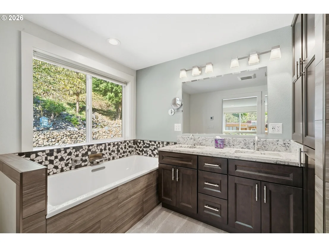 Photo of 15540 TRASK RIVER RD