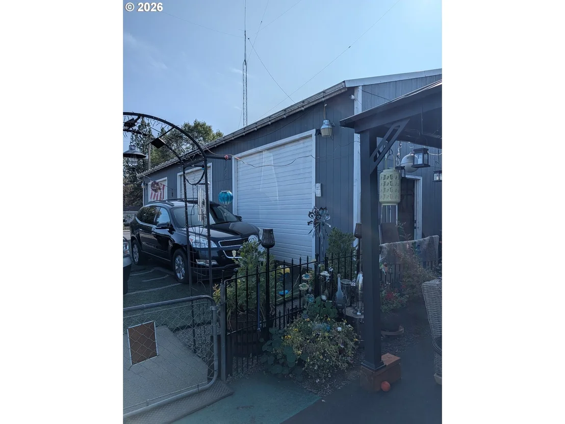 Photo of 591 NW DOUGLAS BLVD