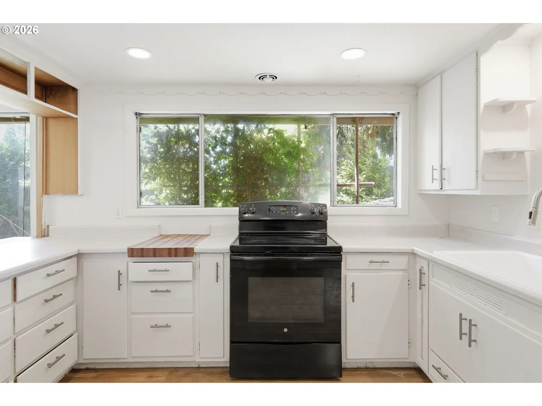 Photo of 605 KOURT DR