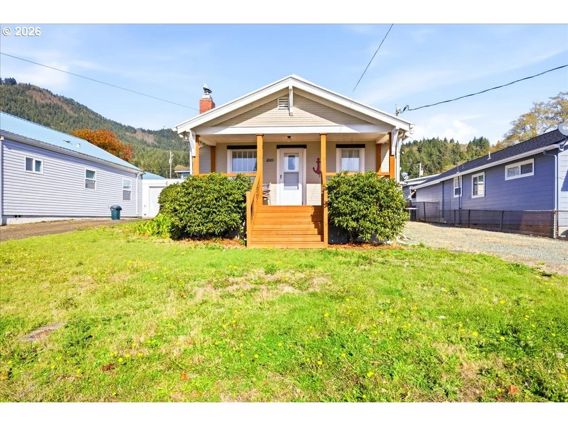 Photo of 210 CYPRESS AVE