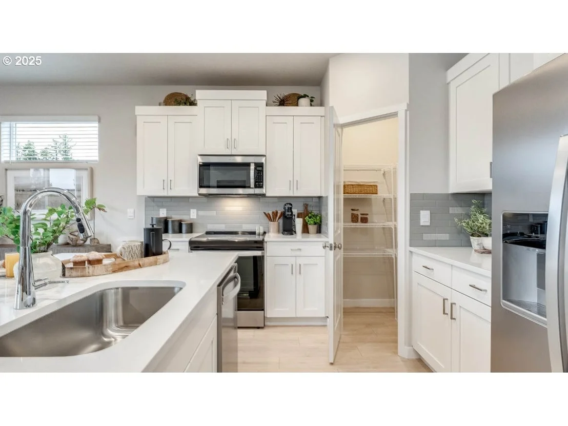 Photo of 3696 SW BINFORD AVE