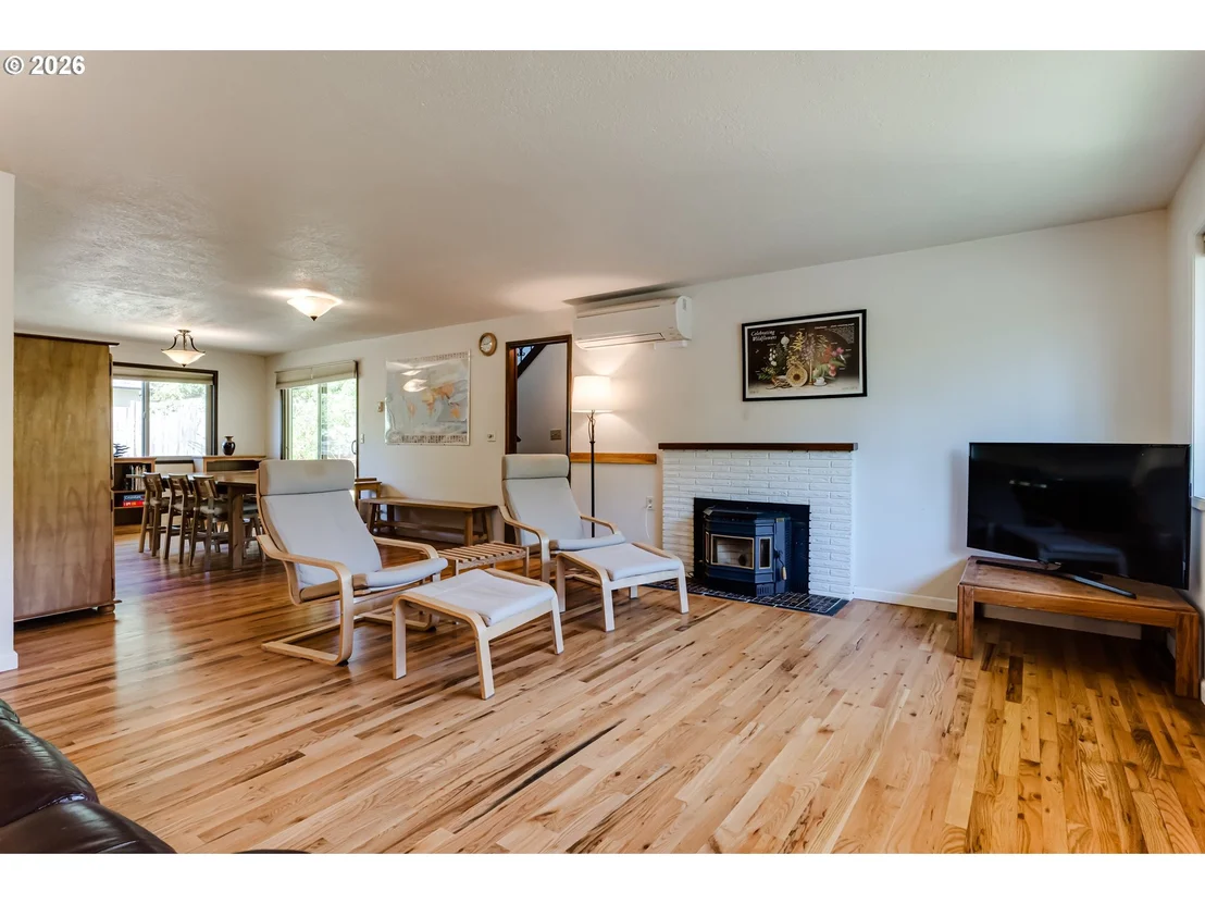 Photo of 450 W 28TH AVE