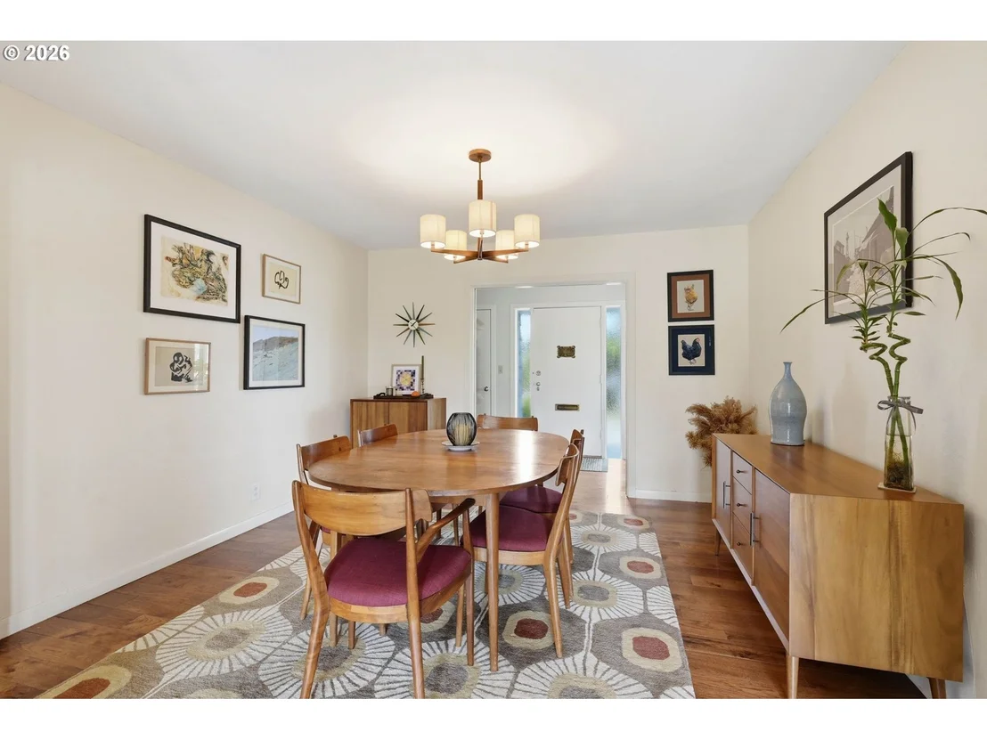 Photo of 28 W 22nd AVE