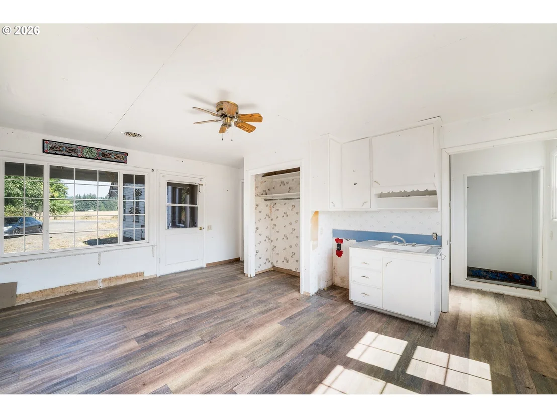 Photo of 38542 DEXTER RD