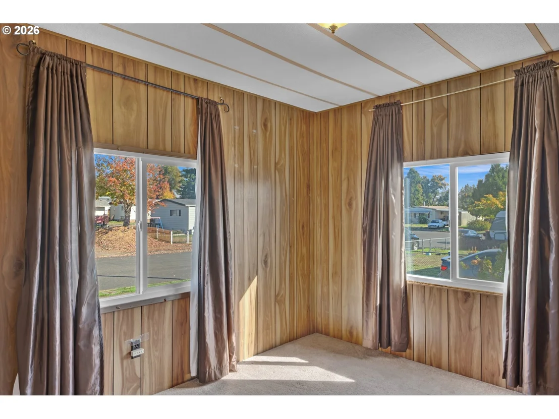 Photo of 231 CRESWOOD DR