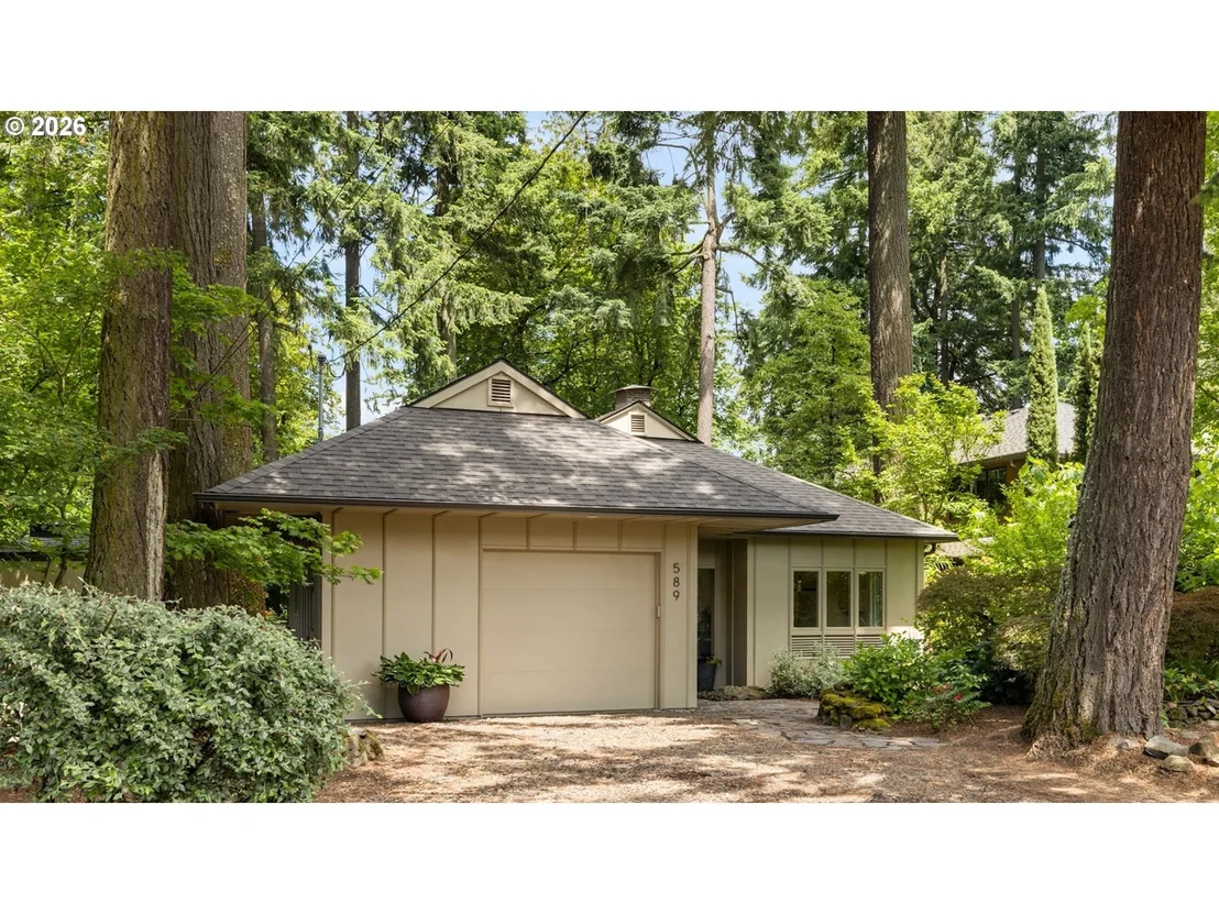 Photo of 589 RIDGEWAY RD
