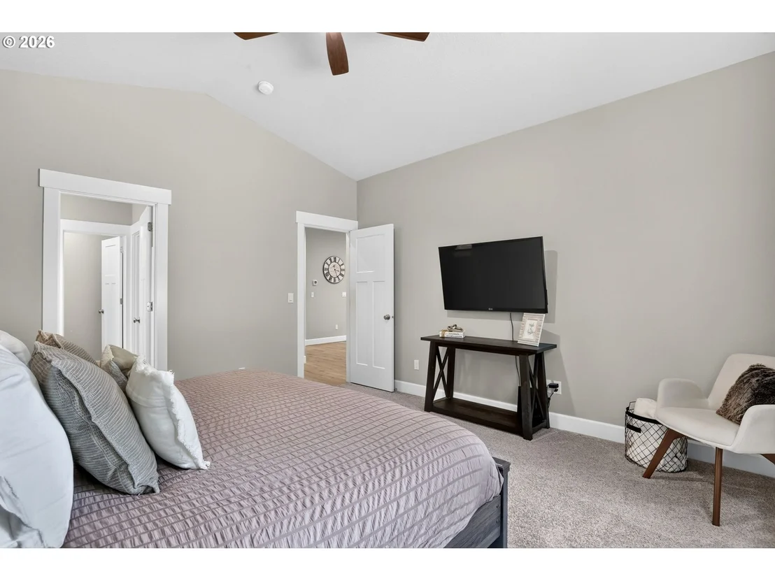 Photo of 1094 NE REGAN HILL LOOP