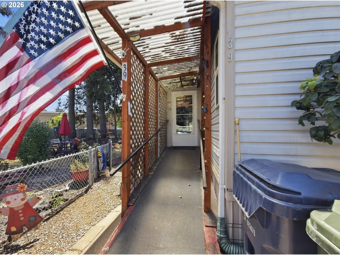 Photo of Unit 39 at 2145 31ST ST