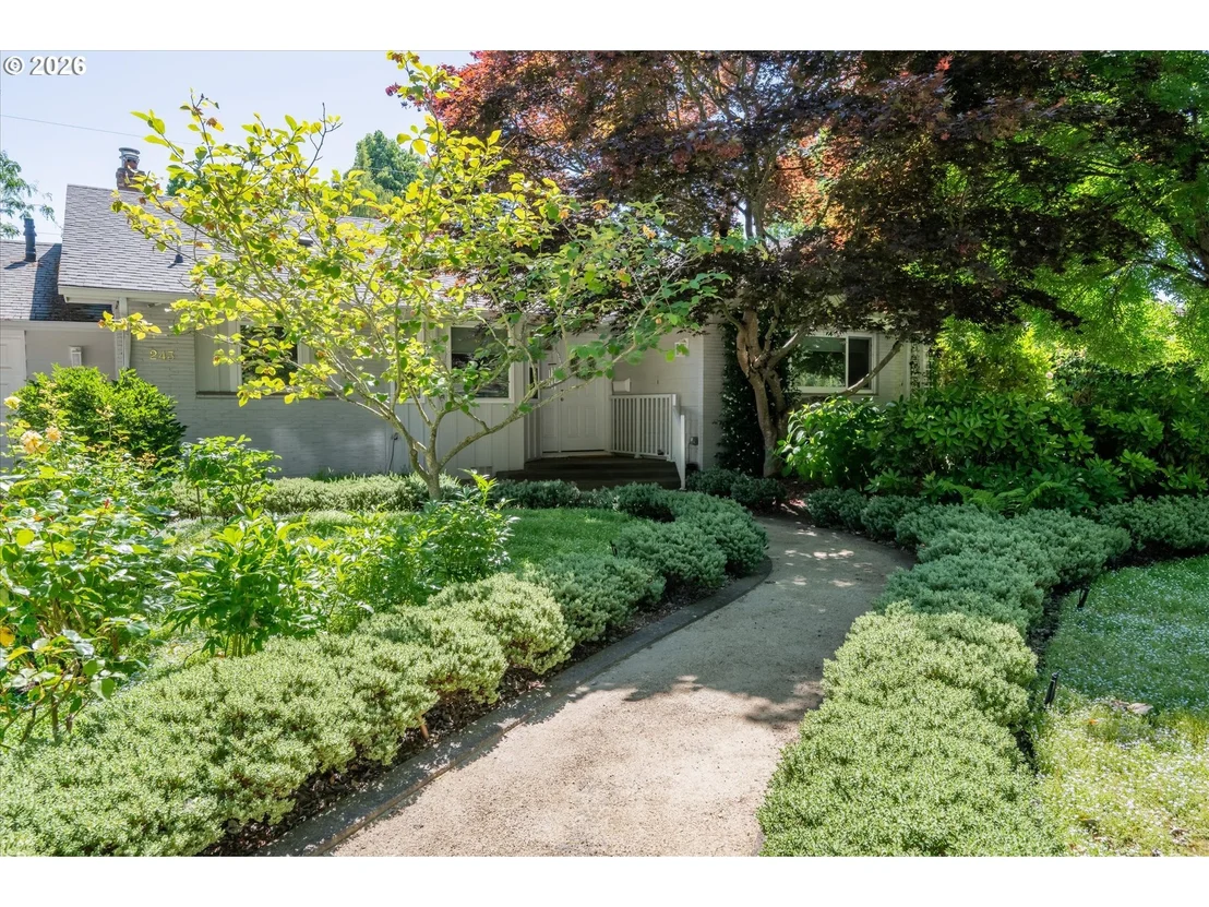 Photo of 243 DARTMOOR DR